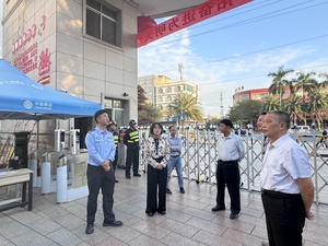 玉林市福绵区政法委梁冰书记一行莅临我校指导工作